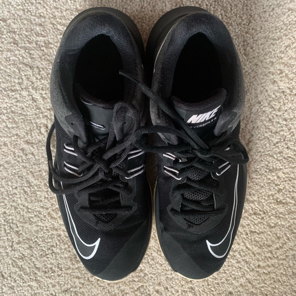 Nike Air Versitile ll Sneakers - Picture 7 of 7